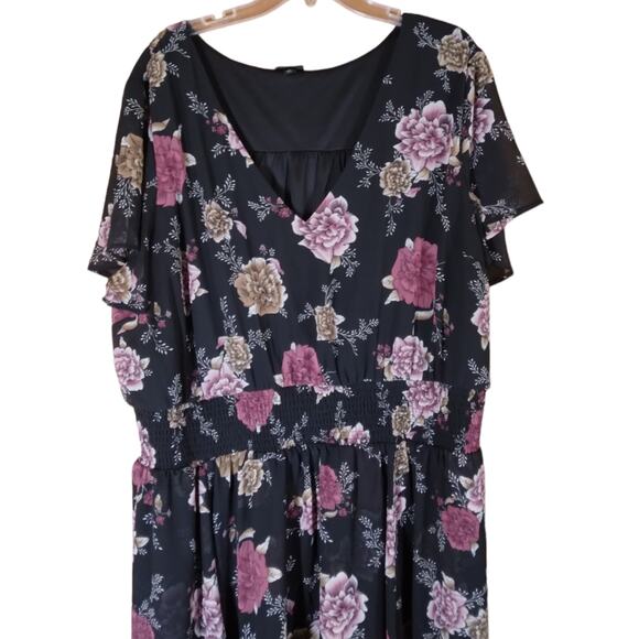 Torrid Floral V Neck Ruched Dress size 4 - Picture 3 of 11